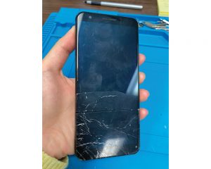 Cracked screen repair in Winnipeg